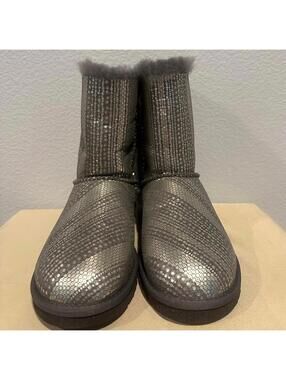 New UGG Australia Bailey Bow Bling With Shearling Liner Women's 6 or Youth 4.5